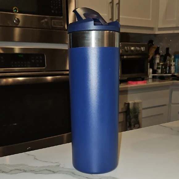 Stanley Navy Travel Mug 16oz. - Picture 2 of 3